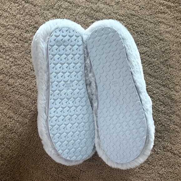 Skims Brand New Light Blue Slippers size 9 - Picture 2 of 3